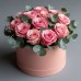 Коробка из 25 роз и зелени